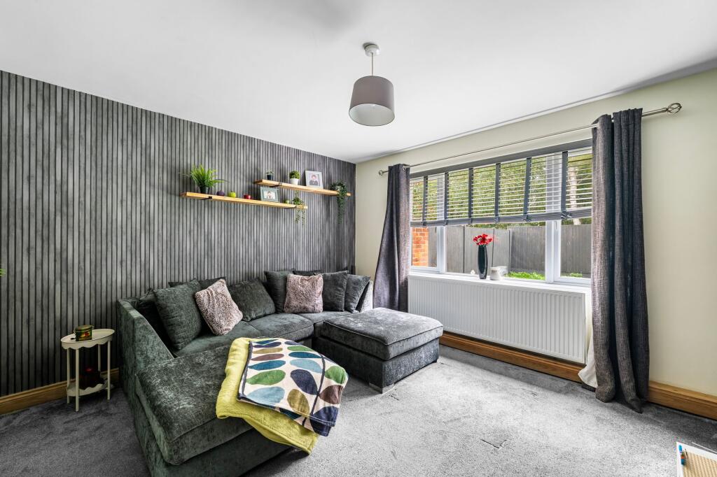House in Lincoln, Lincolnshire - More