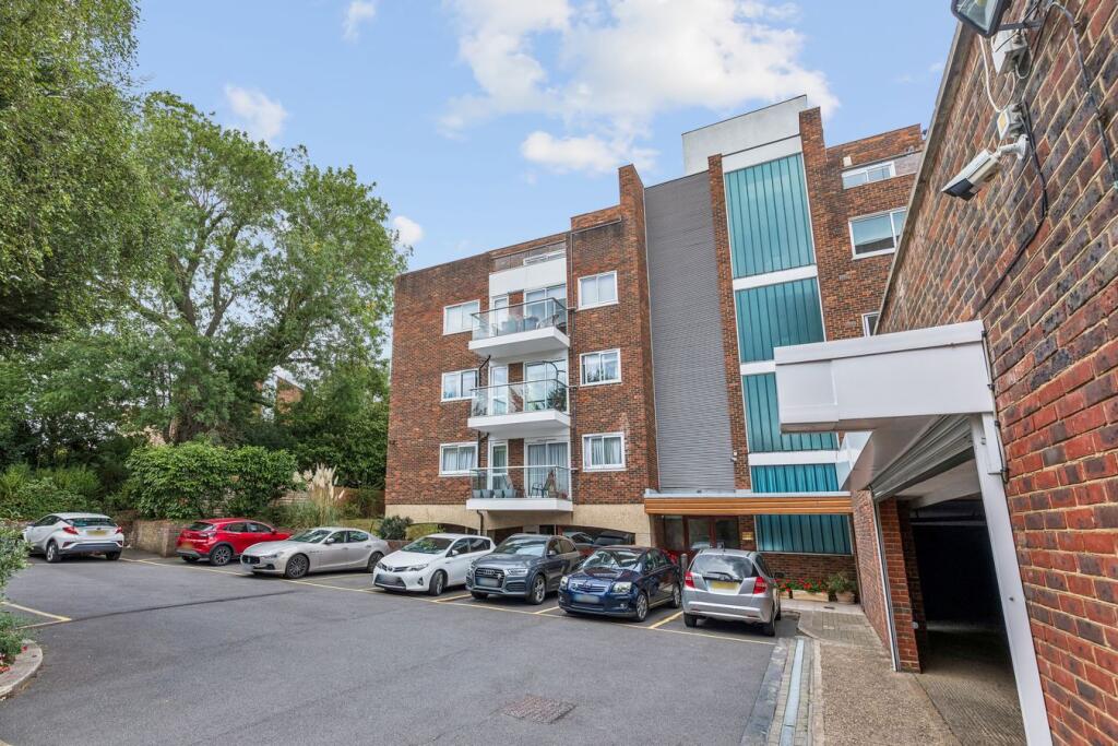 Main image of property: Oak Lodge Close, Stanmore, HA7