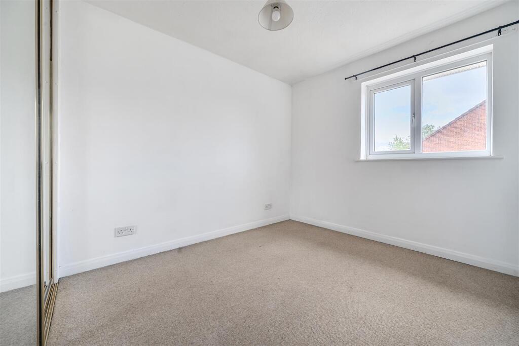 House in Bedford, Newnham - More