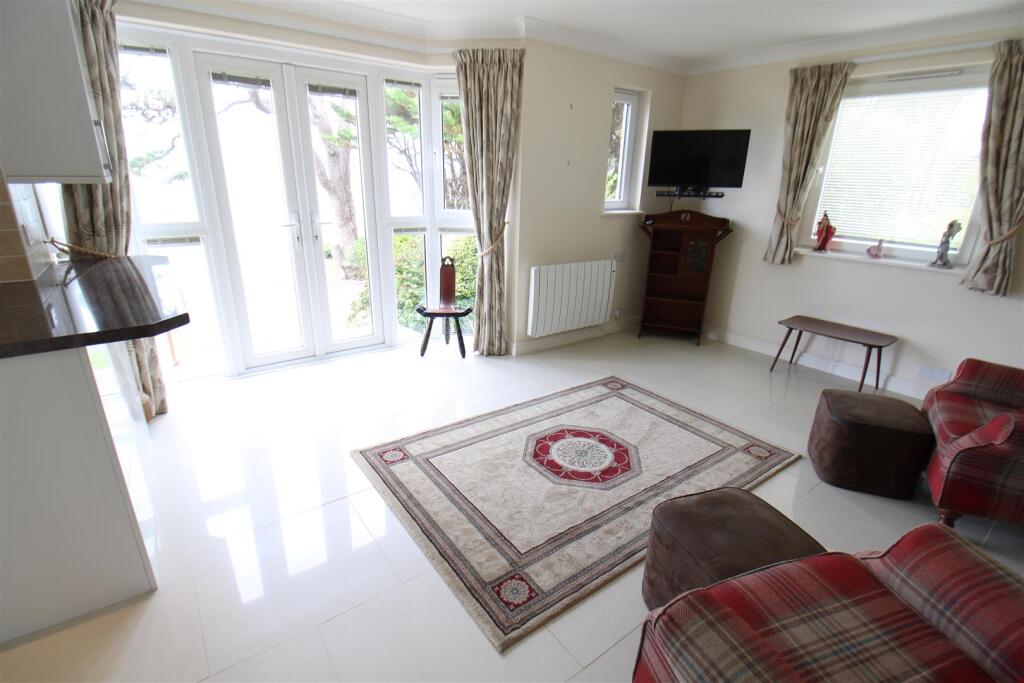 Apartment in Cowes, Isle of Wight - More
