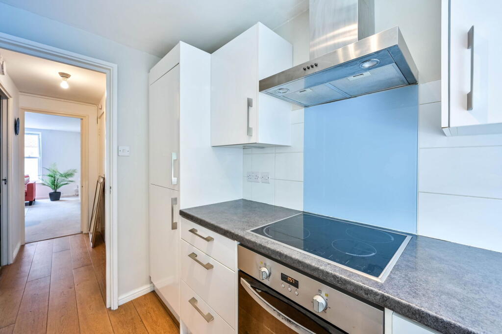 Apartment in Guildford, Surrey - View 5
