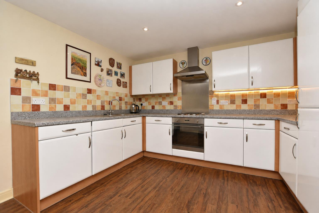 Apartment in Luton - View 3