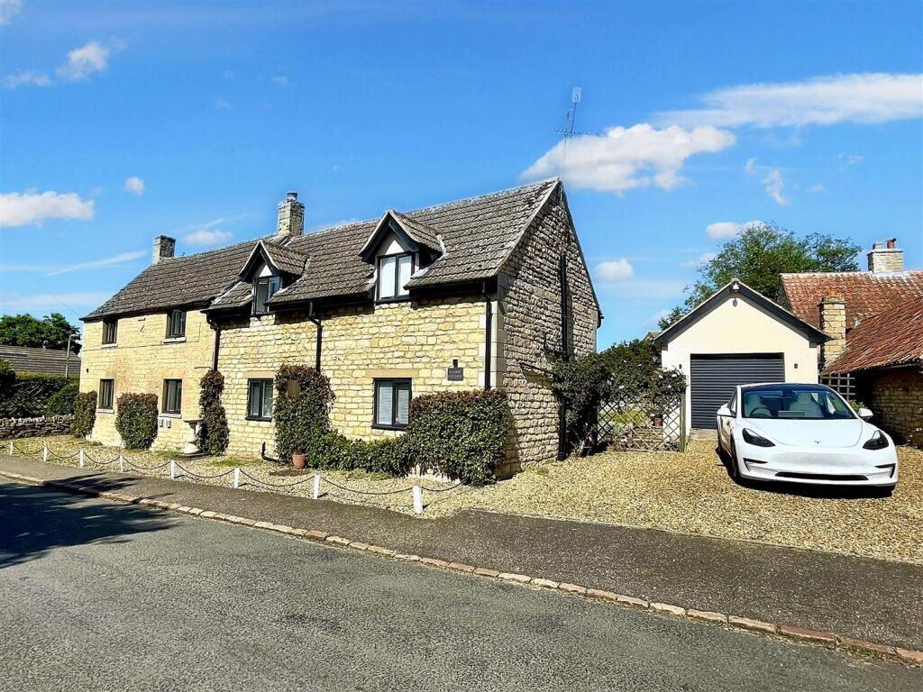 Main image of property: Manor Cottage, Manor Road, Stretton, Oakham, Rutland, LE15 7QZ