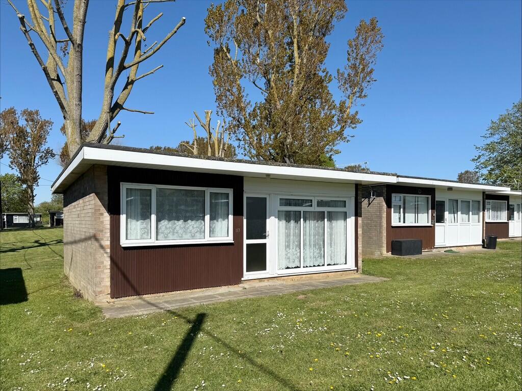 2-bed house on Beach Road, Hemsby, £22,000