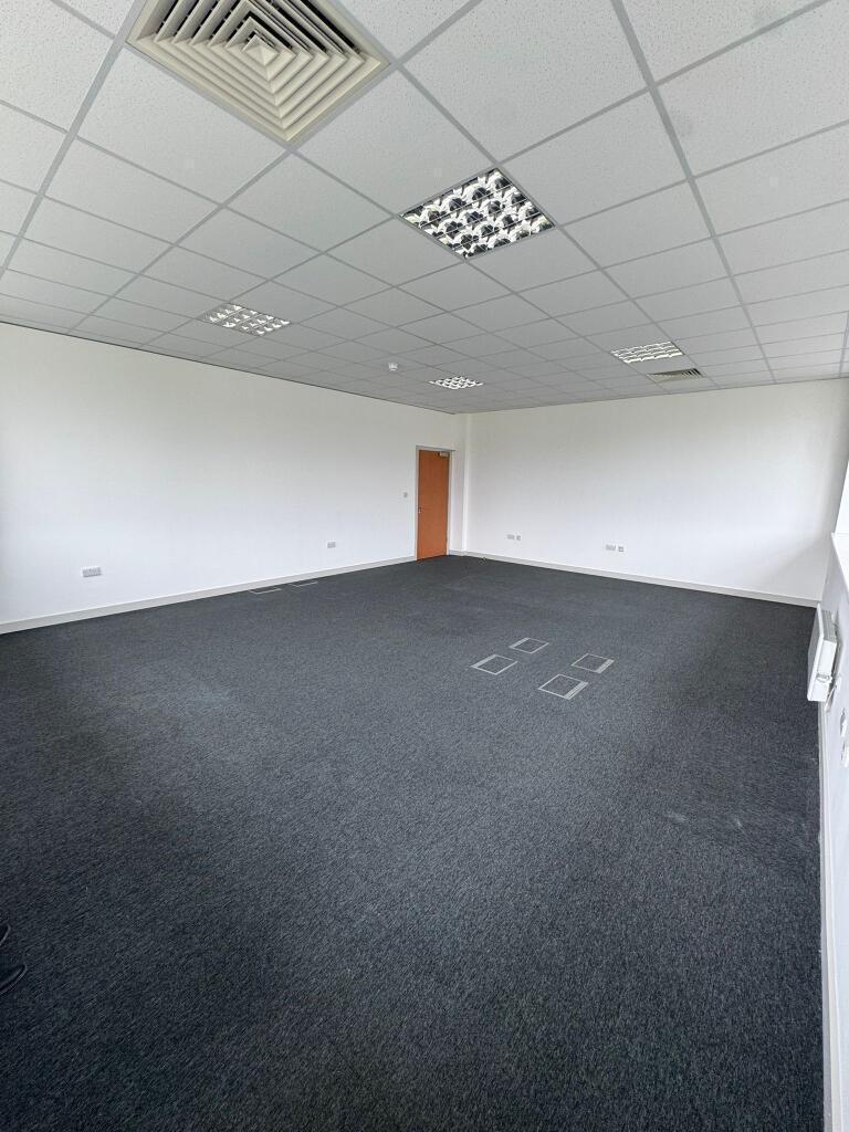 650 sqft office