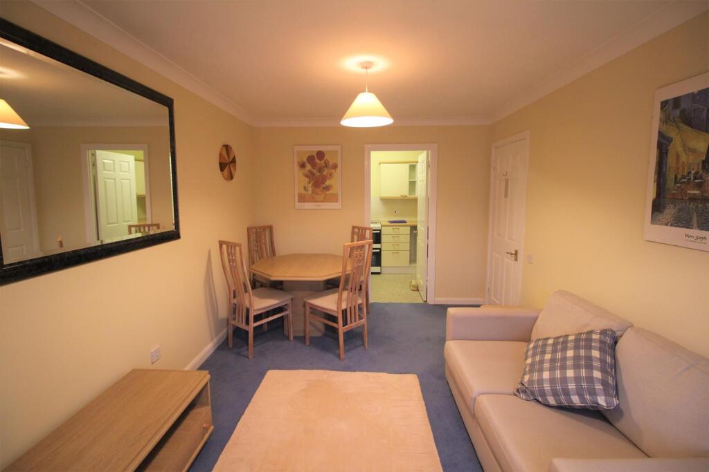 Apartment in Southampton - View 3