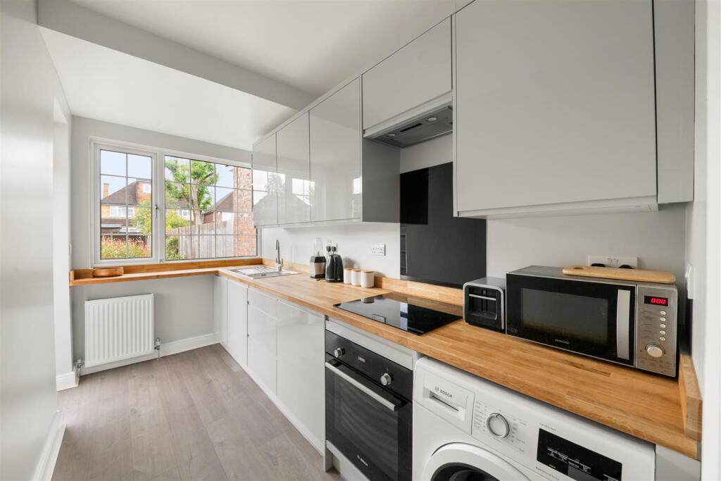 Victoria Avenue, Hillingdon photo 4