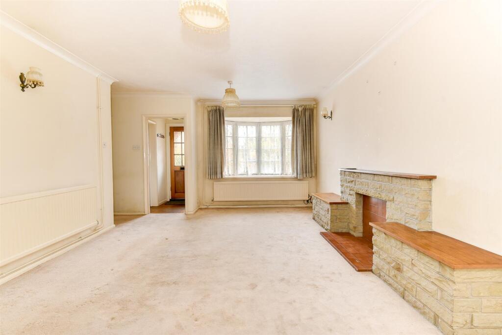 Hurston Close, Worthing, BN14 0AX photo 4