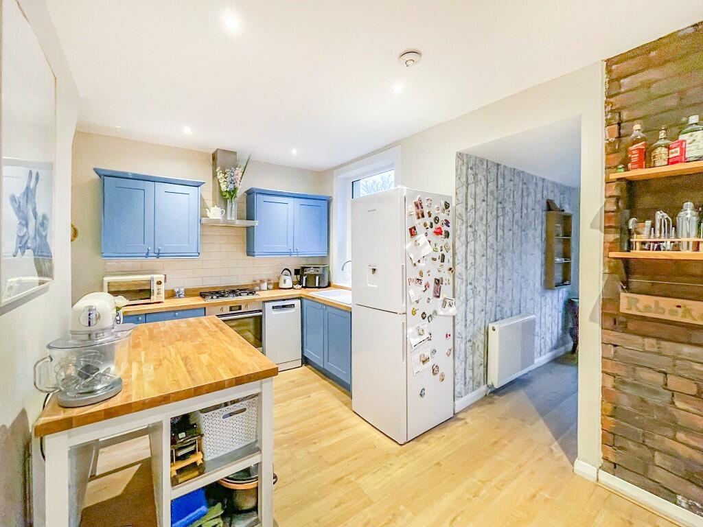 Heatherfield Crescent, Marsh, Huddersfield, West Yorkshire, HD1 photo 4