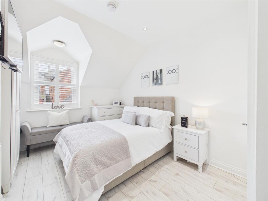 House in North Tyneside, North East - More