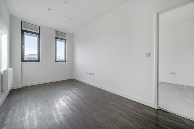 Apartment in Reading - View 4