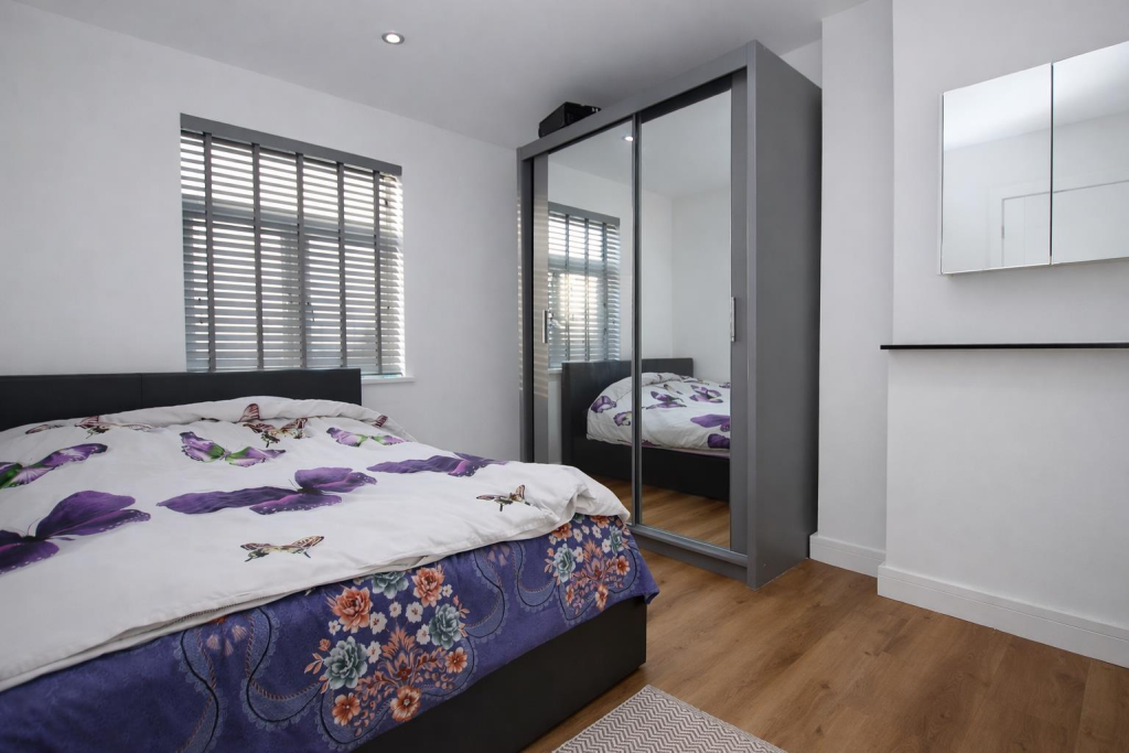 Shenley Road, Borehamwood - View 6