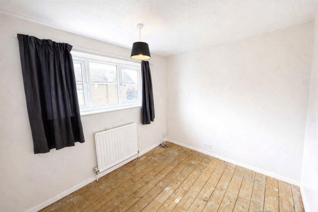 House in Dunstable, Beecroft, Central Bedfordshire - More