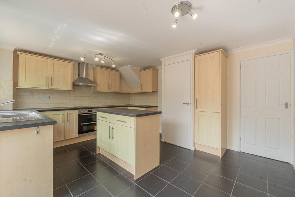 House in Worcester - View 5