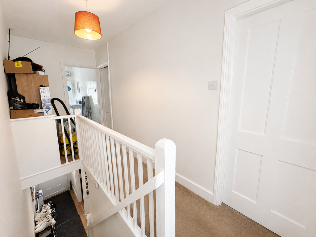 House in Woking, Sheerwater - View 2