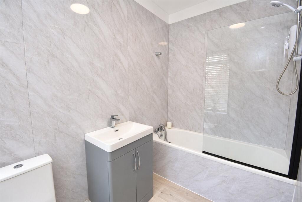House in Wirral, Liverpool City Region - View 5