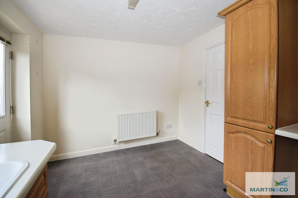 15 Cornhampton Close, Brockhill, Redditch, B97 6SL photo 5