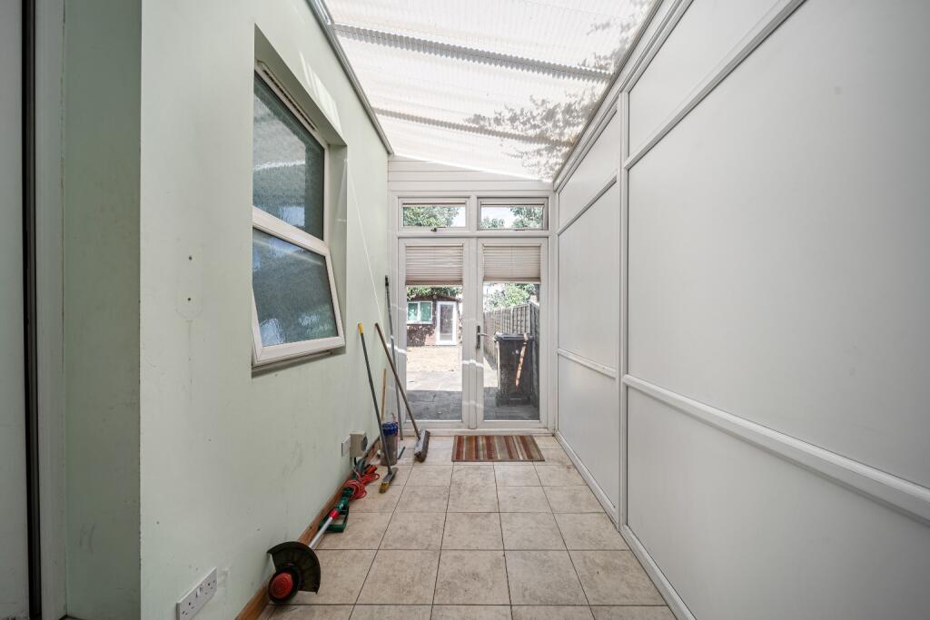 House in Gravesham, Rosherville, Perry Street - View 5