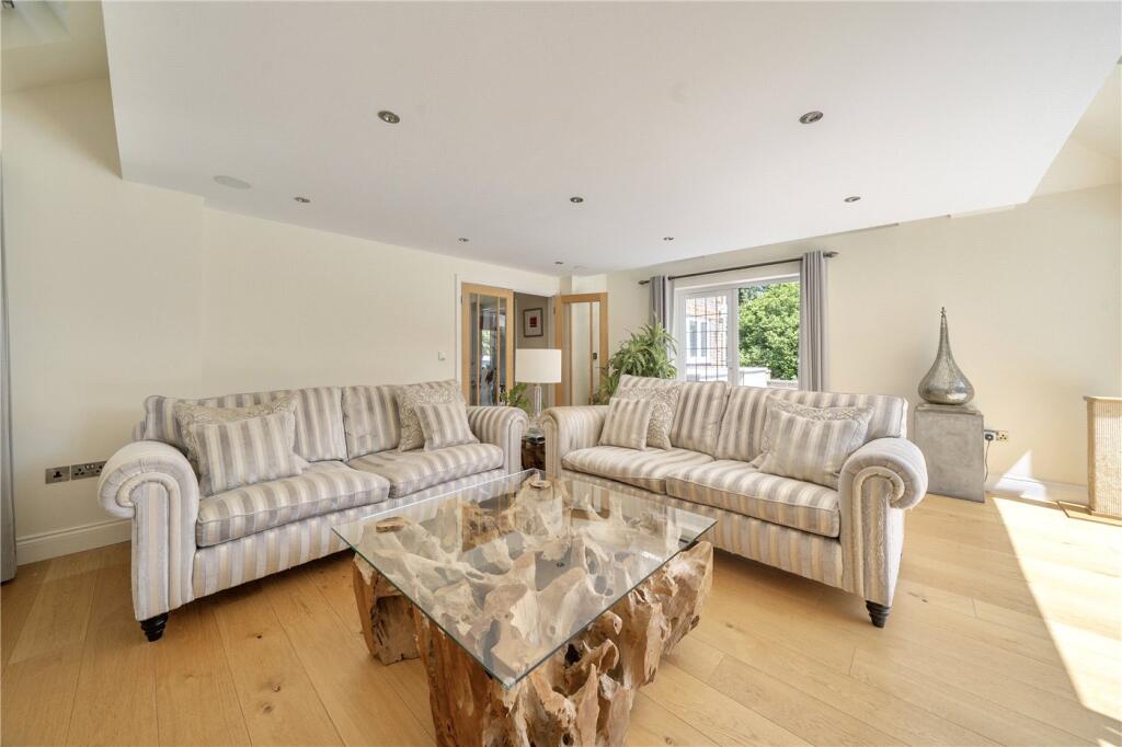 House in Waverley, Farnham - View 5