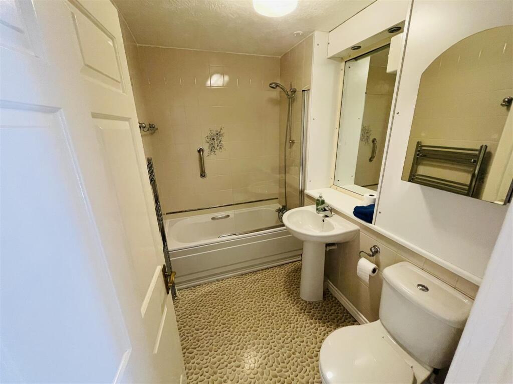 House in Heswall, Liverpool City Region - View 6