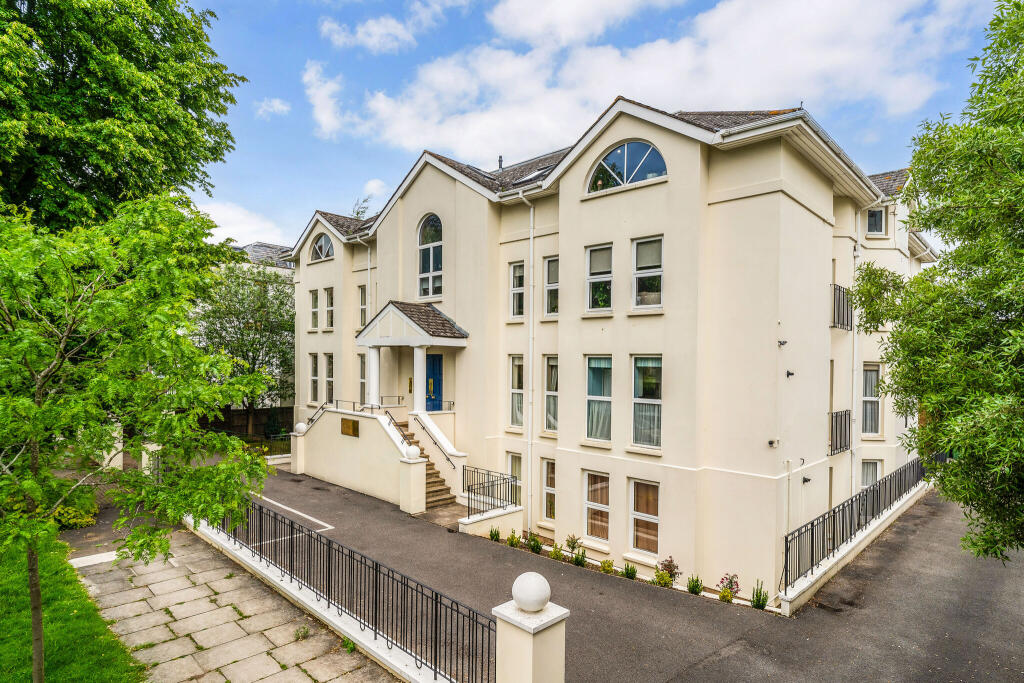 Main image of property: Wellington Square, Cheltenham, GL50