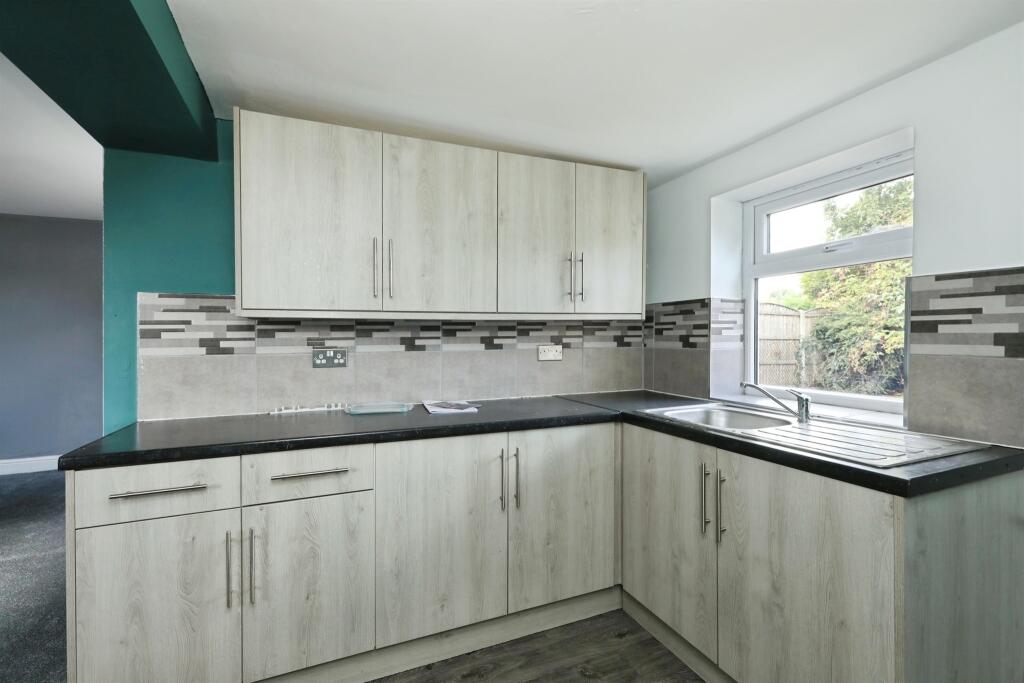 House in Doncaster, Barnby Dun with Kirk Sandall - View 4