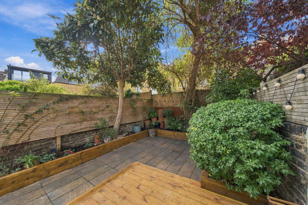 Letchford Gardens, London, NW10 photo 3