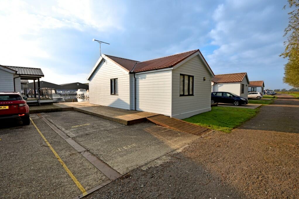 3-bed bungalow on Potter Heigham, £250,000