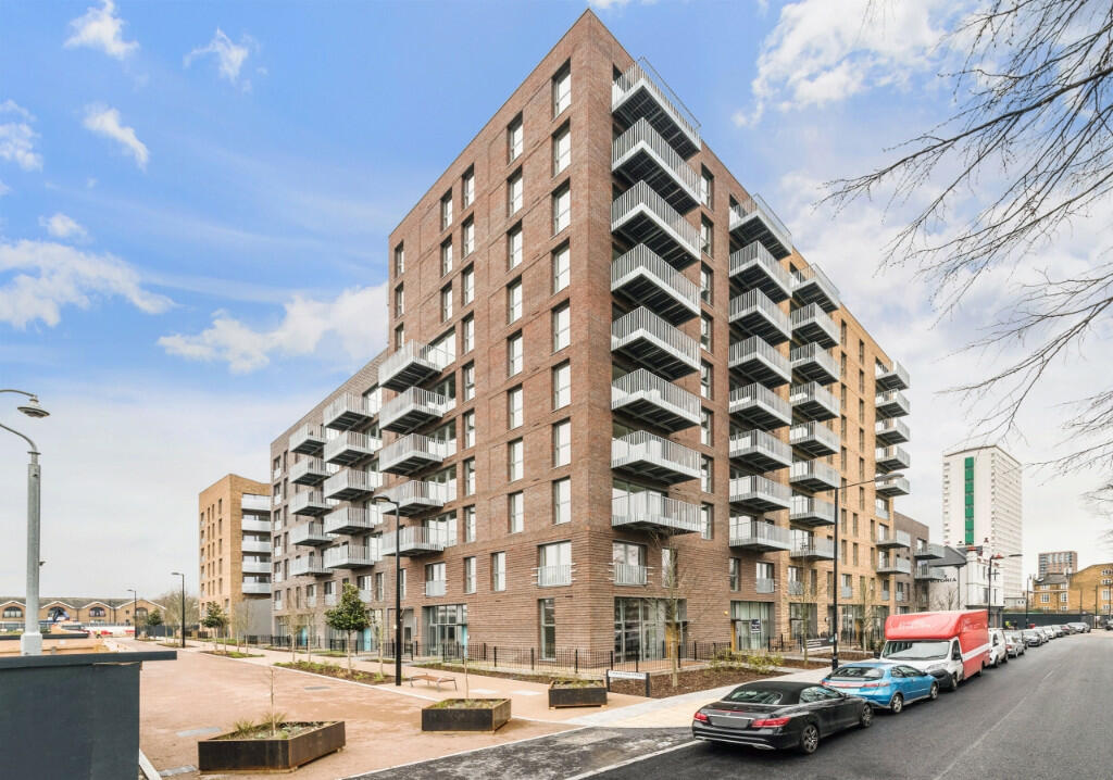 1-bed flat on Kingswood Apartments, 31 Waterline Way, London, SE8, £399,000