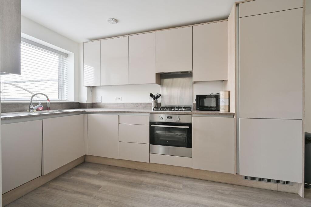 Apartment in Watford - More
