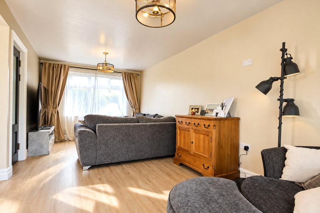 House in Milton Keynes, Brickhill - View 3