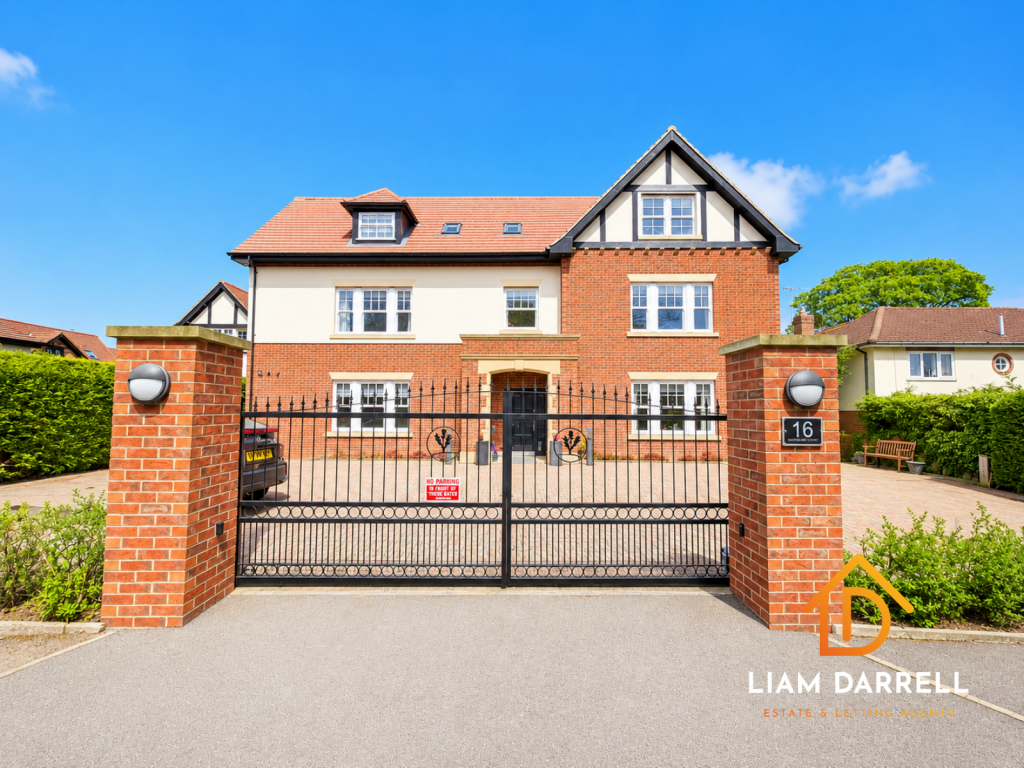 2-bed flat on Mayholme Court, East Park Road, Scarborough, North Yorkshire, £275,000