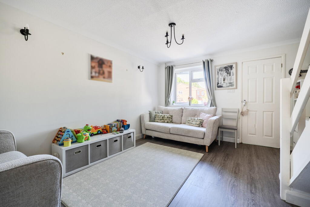 House in Basingstoke and Deane, Brighton Hill - View 5
