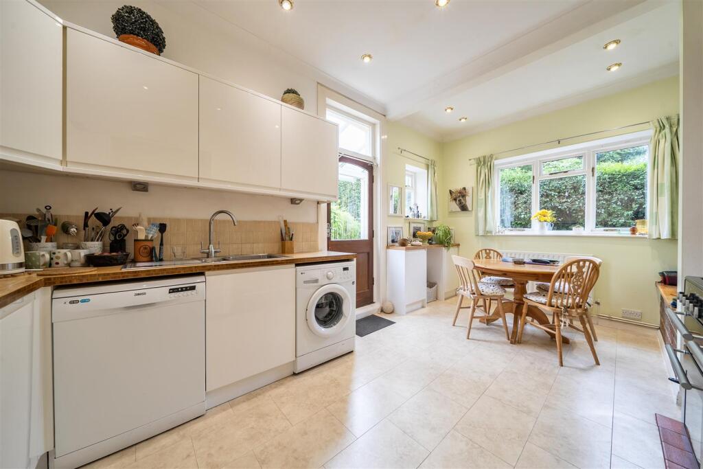 House in London, Green Street Green - View 5