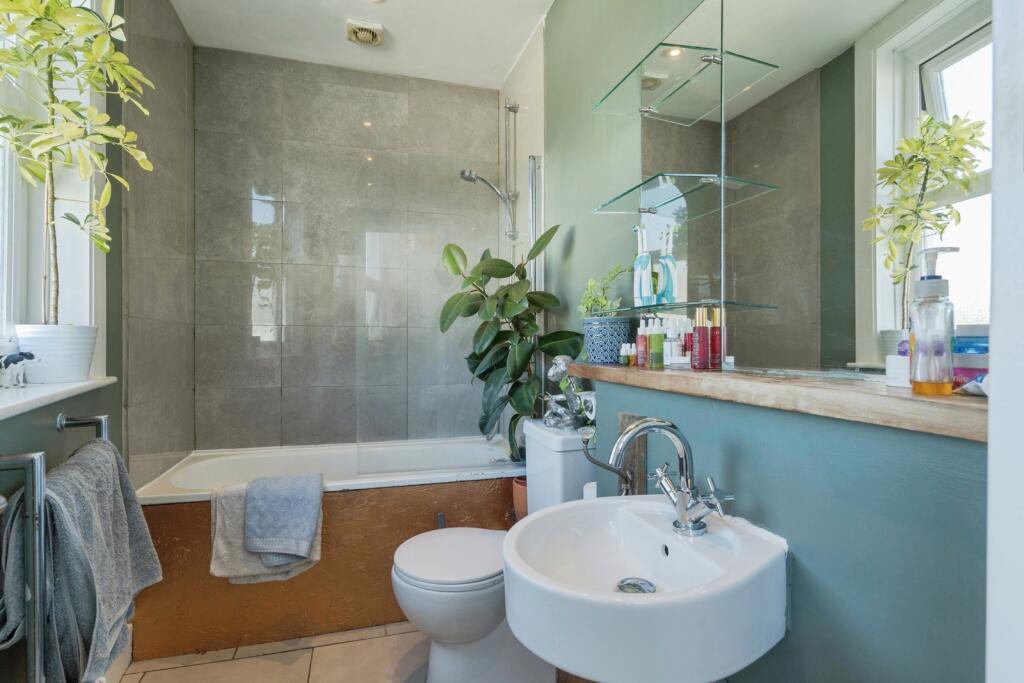 House in Tunbridge Wells, Kent - More