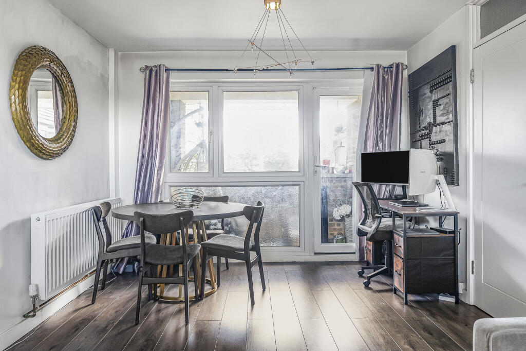 Apartment in Welwyn Hatfield, Hertfordshire - View 4