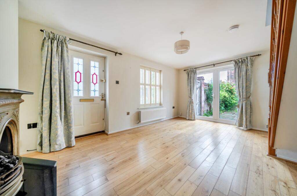 House in Lincoln, Ermine West - More