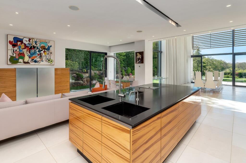 Hale, Altrincham, WA15 photo 4