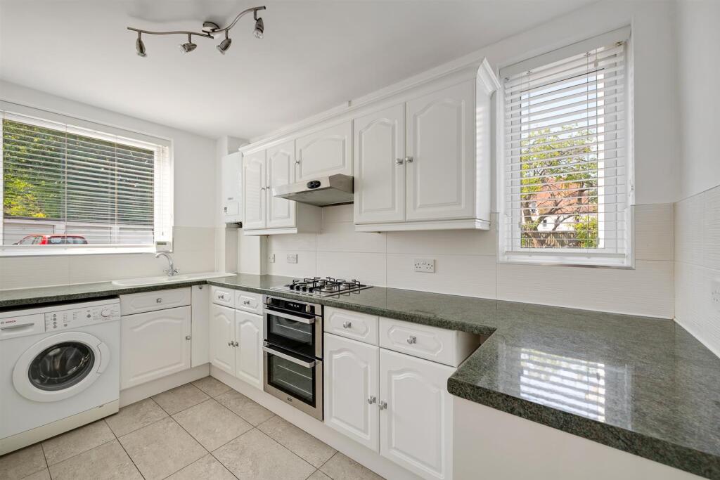 Apartment in London, Shortlands - View 4