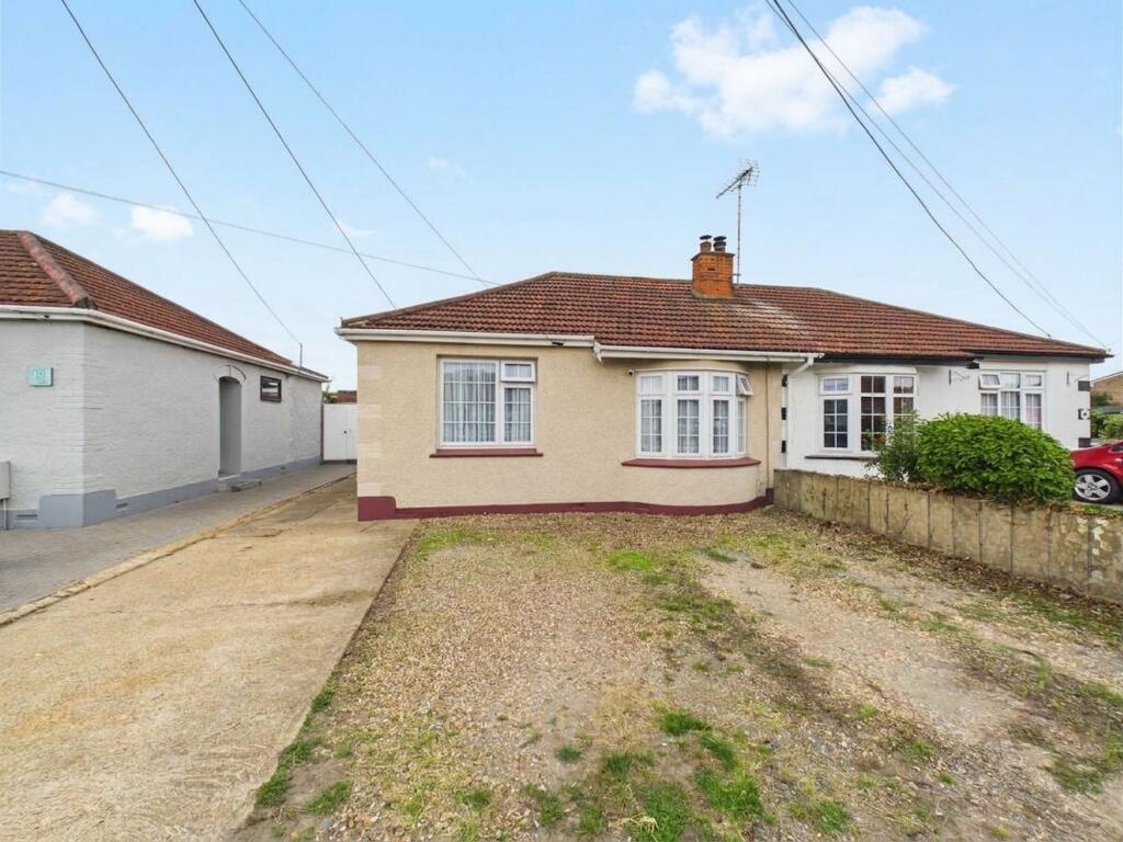 Main image of property: Giffords Cross Avenue, Corringham, SS17