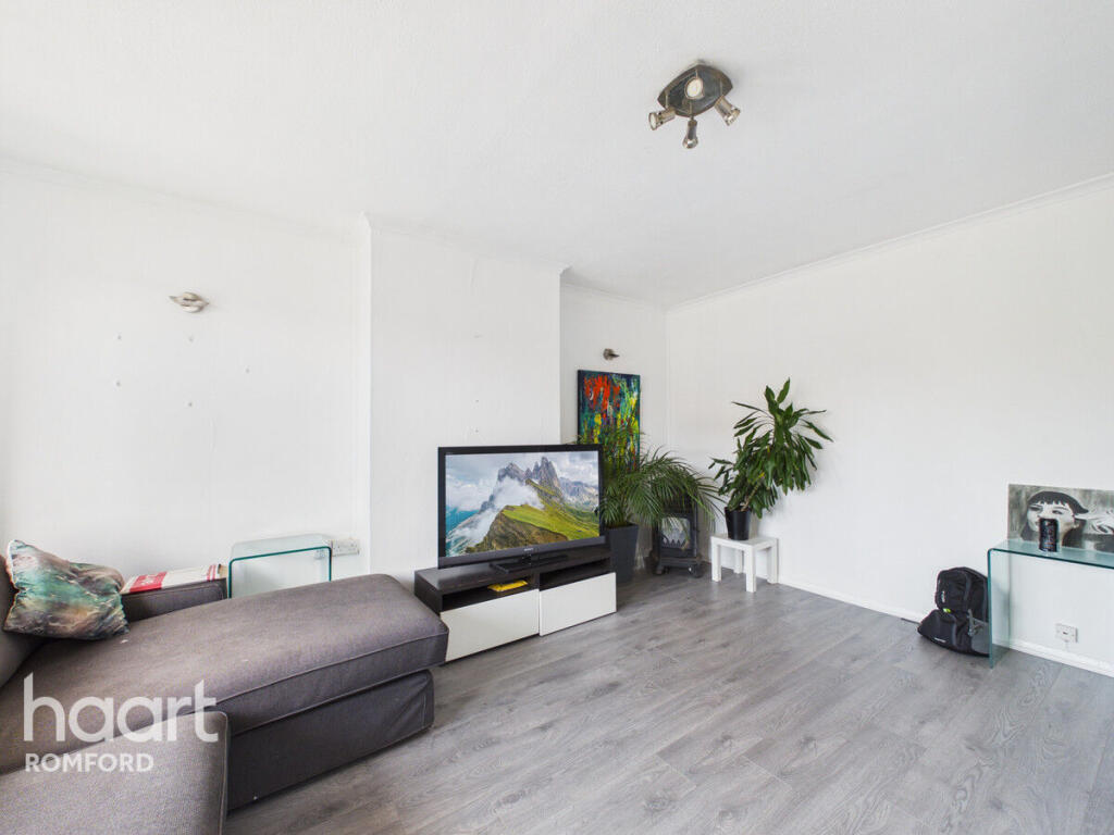 Apartment in Romford - View 5