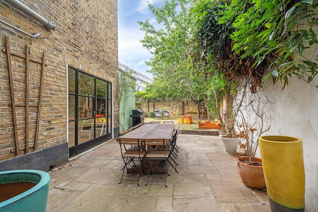 House in London - View 5
