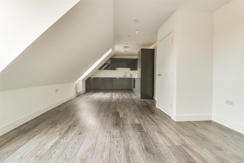 Albany Court, Leigh-On-Sea photo 2