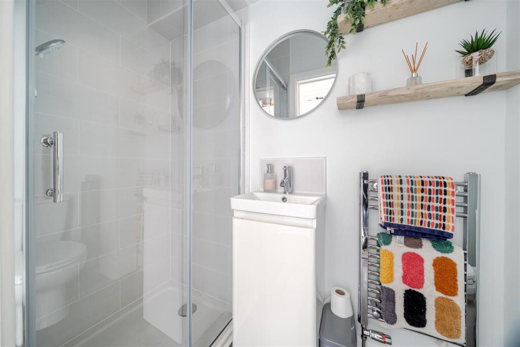 Additional image 35 of Grove Avenue, Yeovil