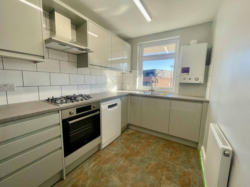 Main image of property: Green Lanes, Winchmore Hill, N21