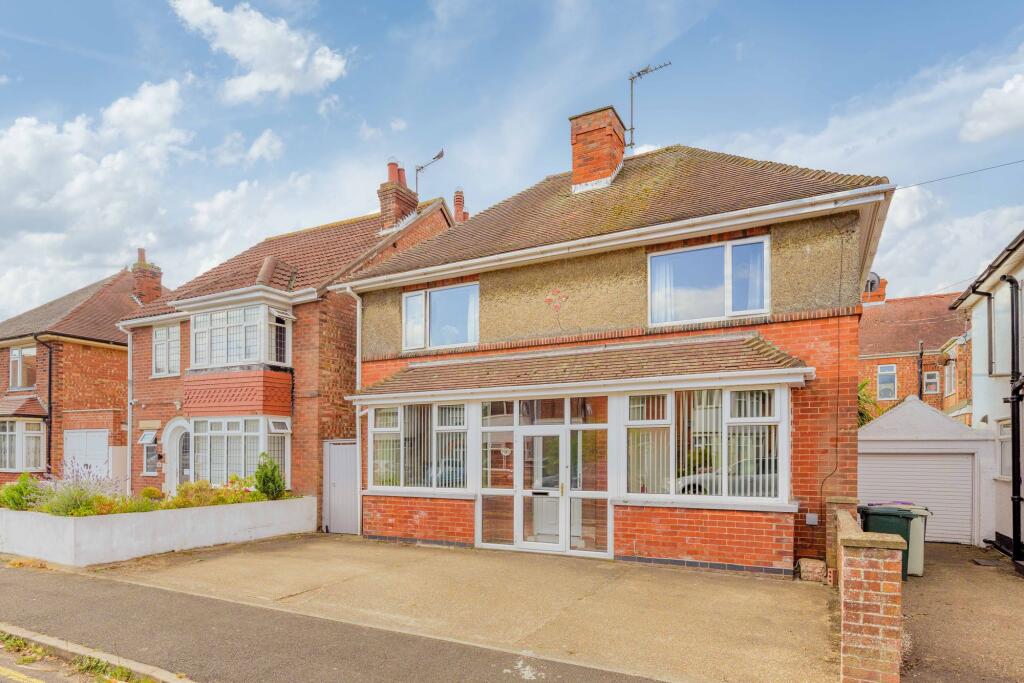Main image of property: Glentworth Crescent, Skegness, PE25