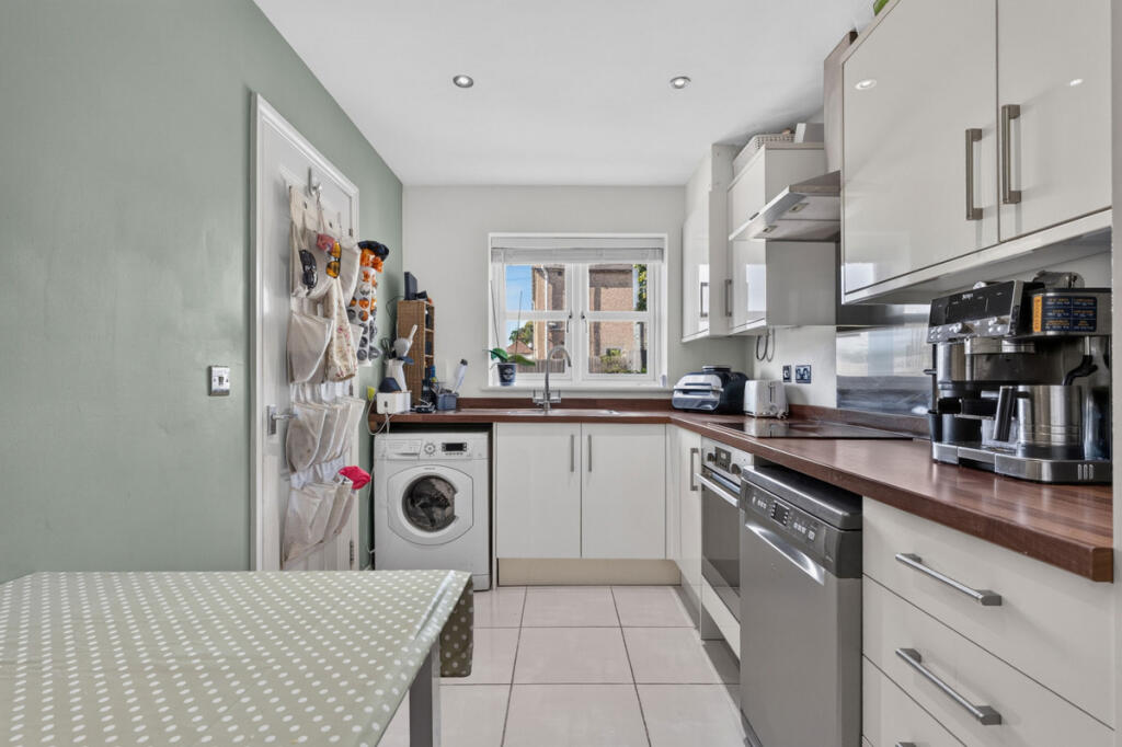 House in Burton Latimer - View 3