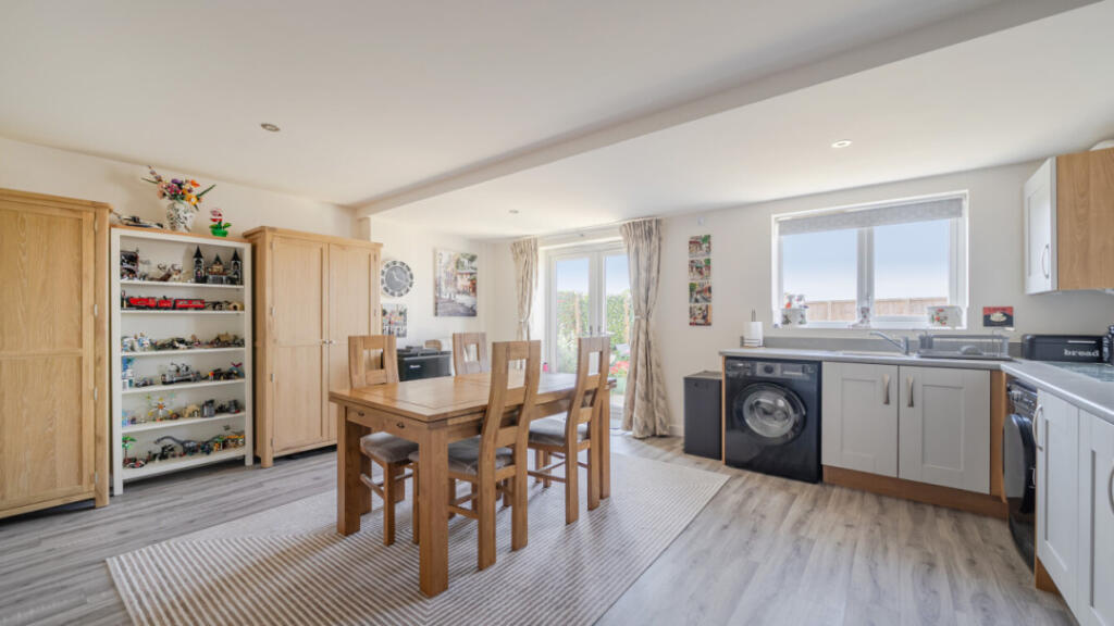 House in Hull - View 4