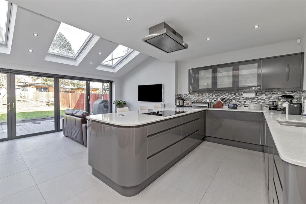 Additional image 3 of Batchwood Drive, St Albans