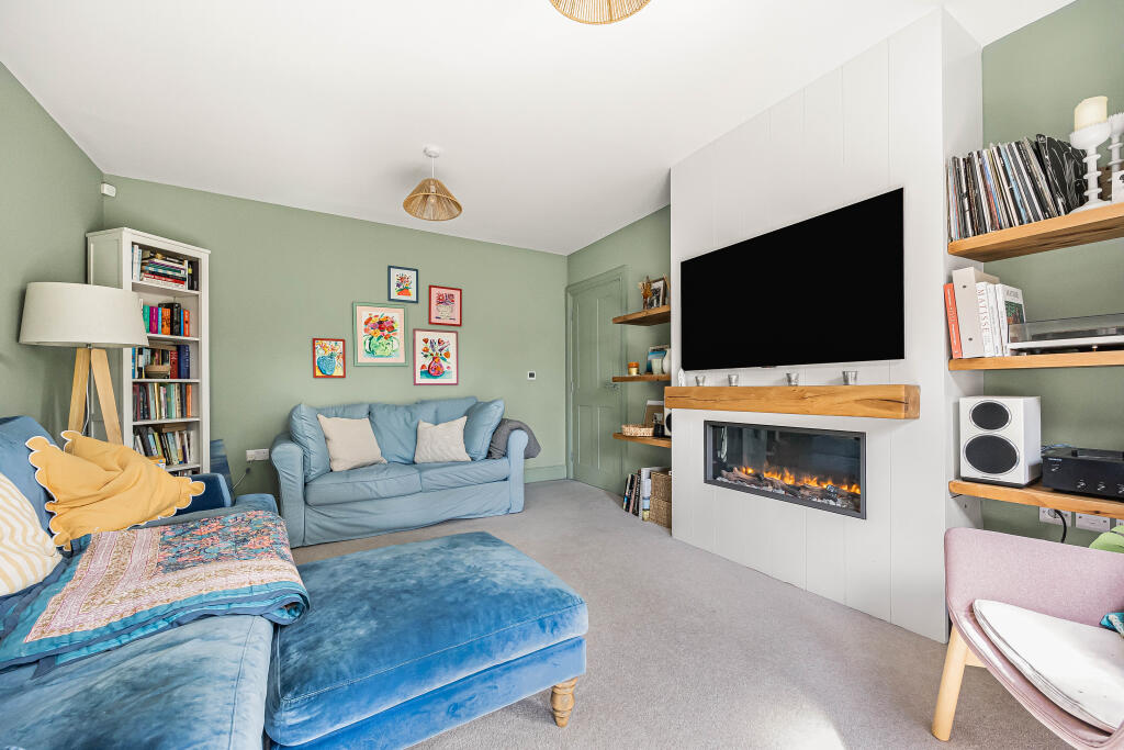 4 Chiltern Gardens, Woodcote - View 6